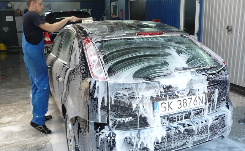 Uszkodzenia auta w myjni samochodowej